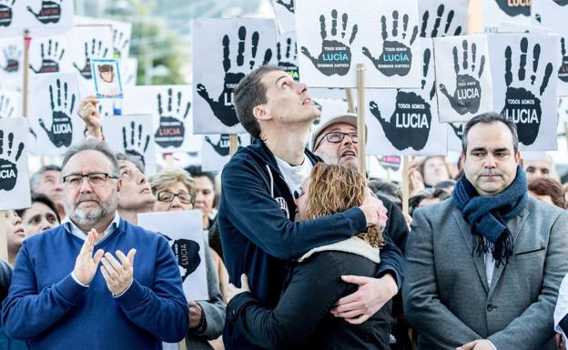 Alhaurín de la Torre sale a la calle para mostrar su apoyo a los padres de Lucía Vivar y pedir «justicia»