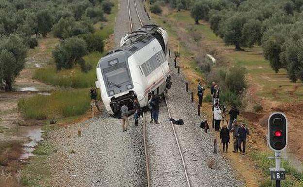 El maquinista del tren Málaga-Sevilla accidentado: «Nadie me informó del estado de la vía»