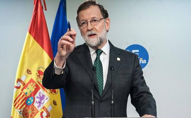 Rajoy se disculpa con León por atribuir a Reino Unido el origen del parlamentarismo