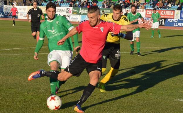 El Marbella apabulla al Villanovense