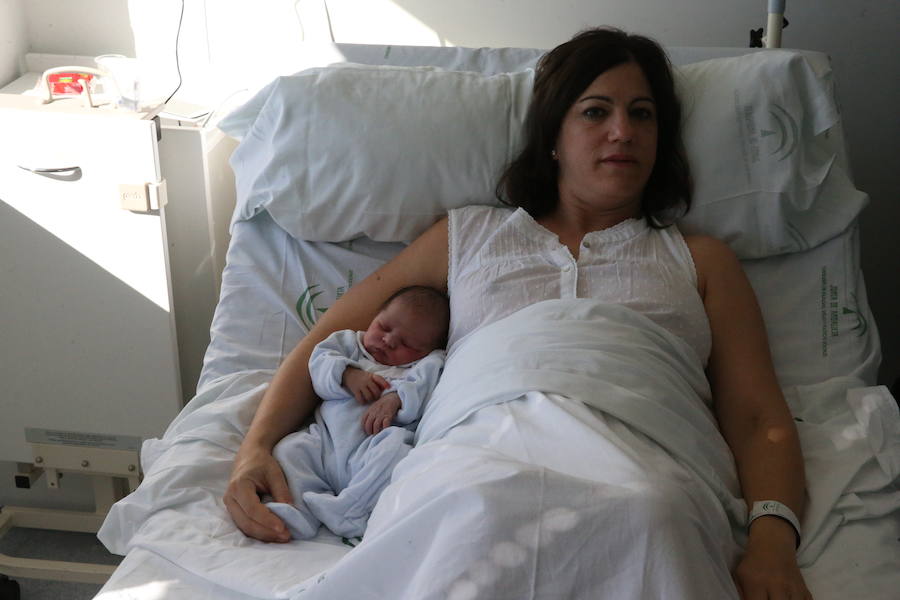 En fotos, Álvaro y Julia: los primeros bebés del año en Málaga