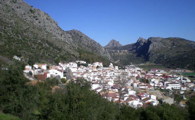 Muere un motorista al salirse de la carretera en Benaoján