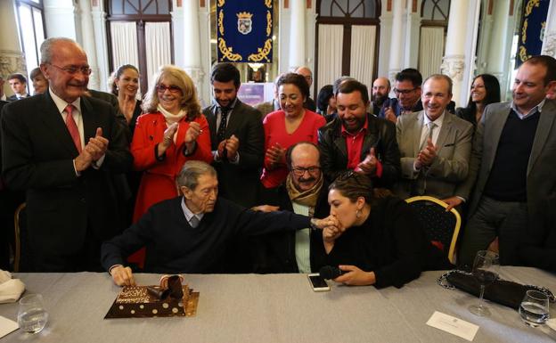 «Feliz cumpleaños, maestro Alcántara»