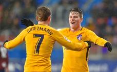 El Atlético es feliz en el alambre