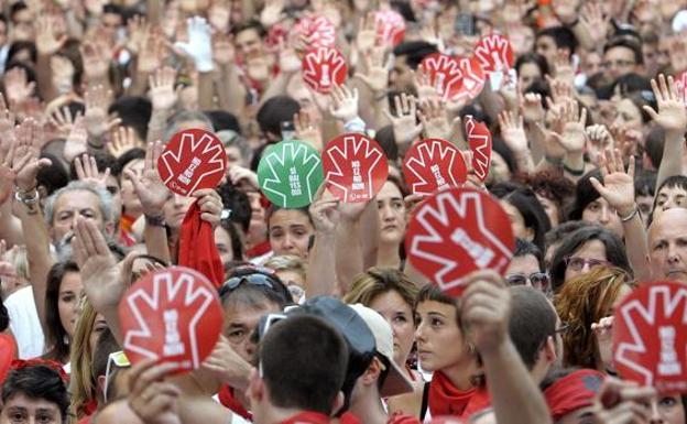 Una joven universitaria denuncia a unos compañeros por hablar en WhatsApp sobre «marcarse una manada» con ella