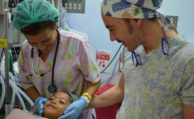 La labor solidaria de médicos y enfermeros andaluces en Guatemala, retratada en el documental de una malagueña