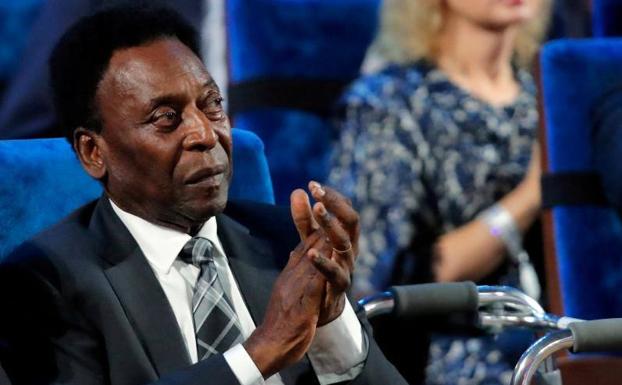 La asesoría de Pelé niega que el astro haya sido hospitalizado