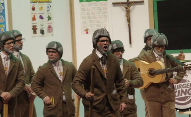 Rosas, feminismo y un murga infantil que ilumina el futuro del Carnaval de Málaga