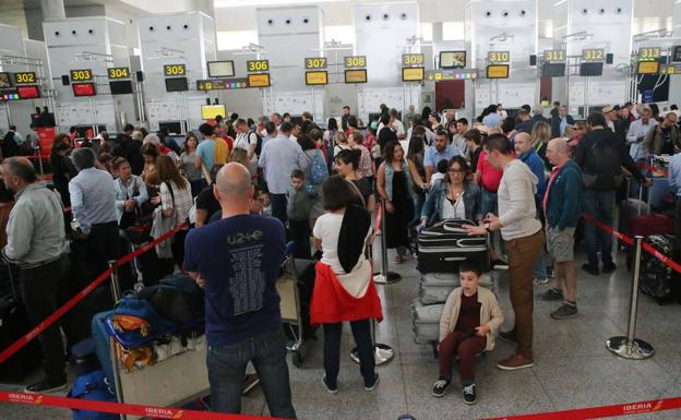 La niebla obliga a desviar a Málaga cuatro vuelos con destino Sevilla y Jerez