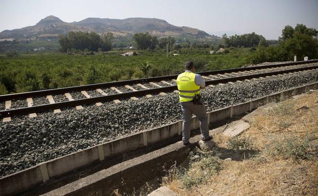 Adif dice que no le pidieron cortar el tren en la búsqueda de Lucía, pese a que lo preguntó