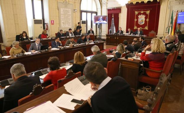 La retirada de honores a Utrera Molina enciende el debate previo al pleno del Ayuntamiento de Málaga