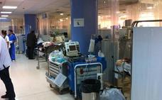 Familiares de pacientes denuncian masificación y demoras en las urgencias del Hospital Clínico