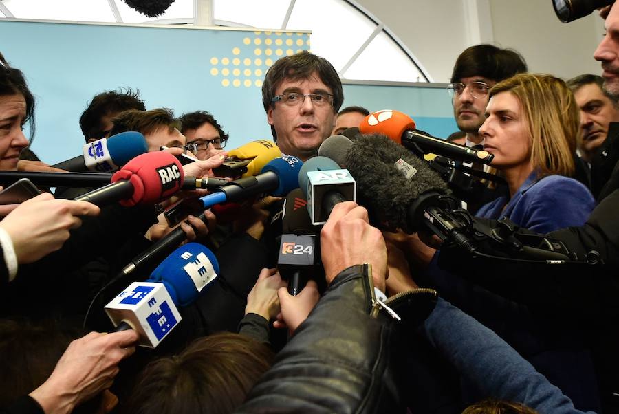 Puigdemont mantiene la presión sobre el Parlament para intentar asistir hoy a su investidura