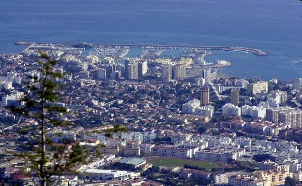 Benalmádena prohibirá la presencia de publicidad sexista en el municipio