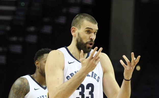 Marc Gasol celebra su 33 cumpleaños con un 'doble-doble' y victoria