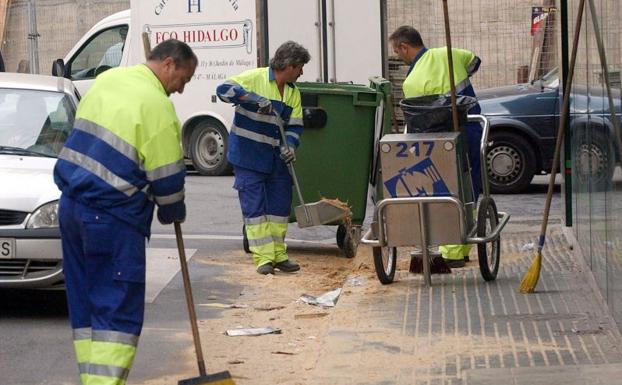 Limasa refuerza la presencia de operarios en la calle y proyecta la renovación de parte de la flota