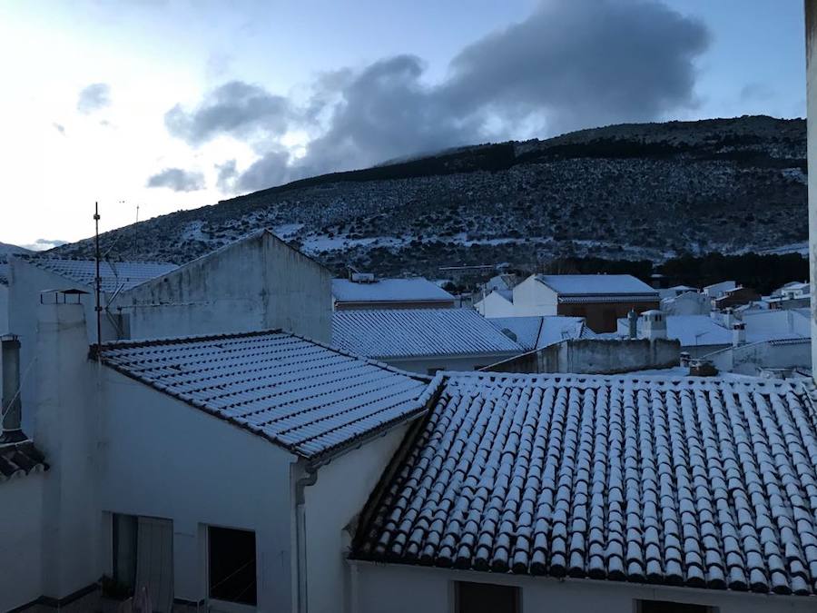 La nieve llega a Alfarnate y Alfarnatejo