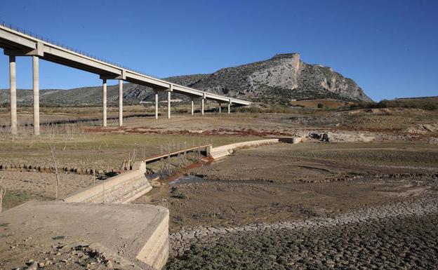 La Junta estudia reducir un 50% el agua para los riegos del Guadalhorce