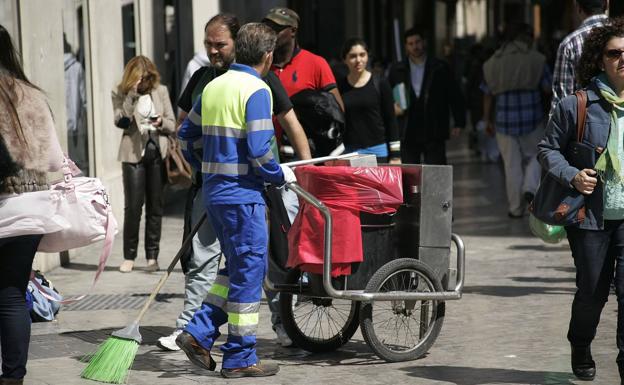 Los trabajadores de Limasa inician este sábado las movilizaciones contra la división de la empresa en dos