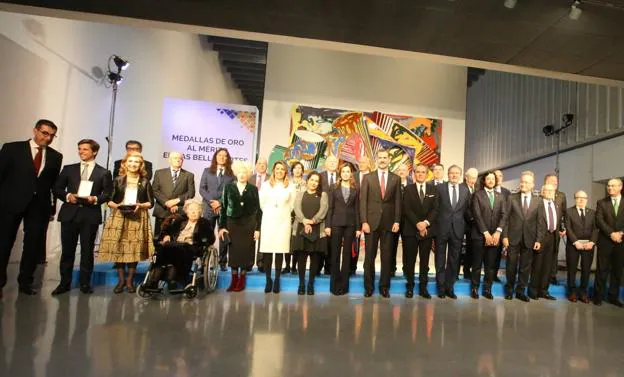 Felipe VI: «Esperamos y deseamos que continúe el vínculo del Pompidou con Málaga, Andalucía y España»