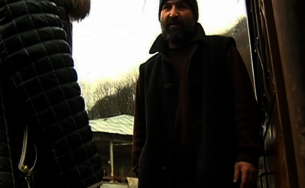 El hombre que impide a su mujer y ocho hijos salir de casa