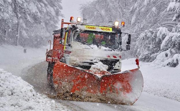 Más de 270 carreteras secundarias afectadas por la nieve