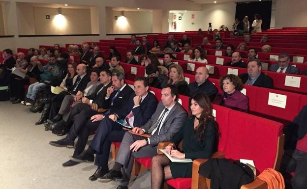Los alcaldes de la Costa, divididos ante el plan de Fomento de ampliar el Cercanías