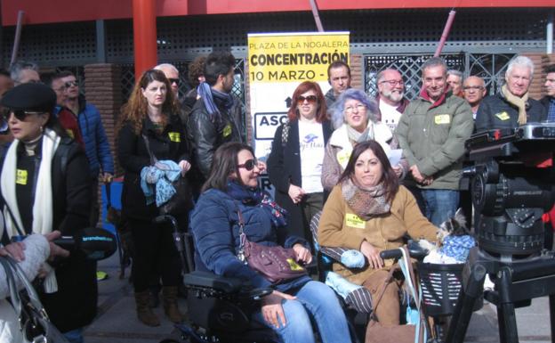 Una plataforma de Torremolinos reclama un ascensor en la estación de tren de La Nogalera