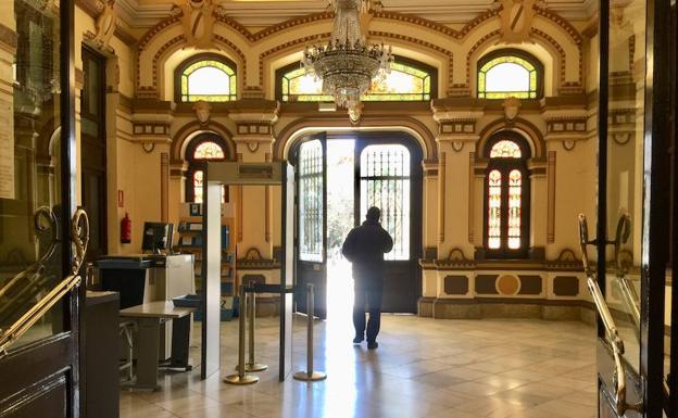 La oposición se rebela contra el nuevo protocolo policial de acceso al Ayuntamiento de Málaga