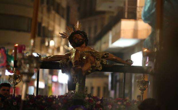 Un vía crucis sobrio y de sabor añejo