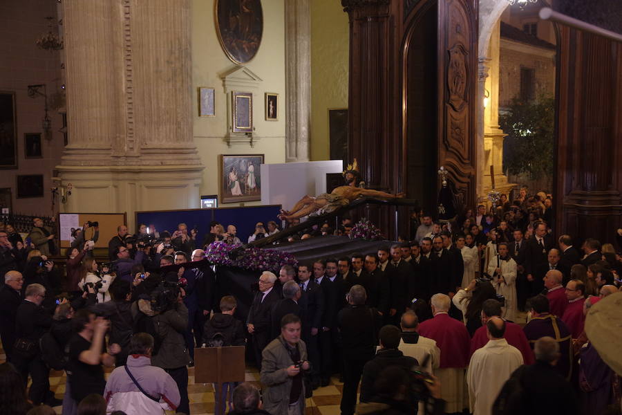 El via crucis oficial del Cristo de la Crucifixión, en imágenes