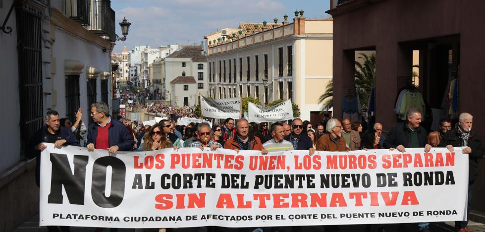 Vecinos de Ronda vuelven a pedir que se suspenda el cierre parcial al tráfico del Puente Nuevo