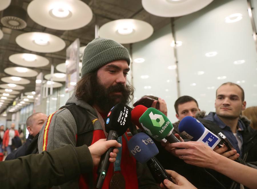 En fotos, la llegada de Regino Hernández a Madrid