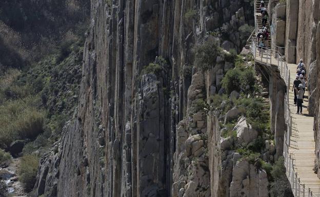 Pizarra pide mejoras en la A-357 para agilizar el tráfico al Caminito del Rey