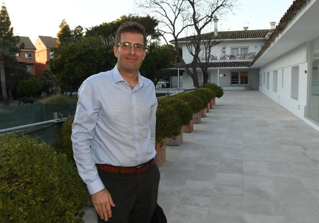 Santiago Ponce: «Estamos viendo una auténtica epidemia de cáncer de pulmón en mujeres»