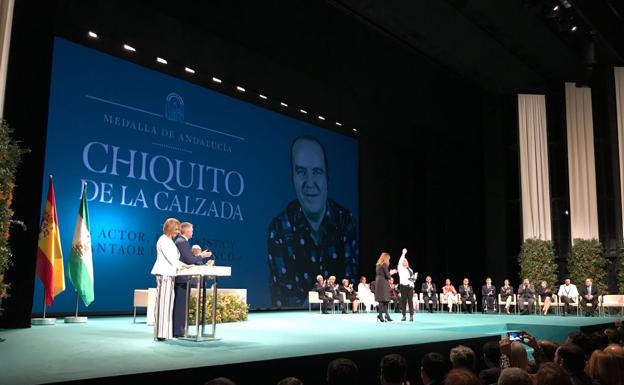 Elvira Roca y Chiquito de la Calzada, a título póstumo, los malagueños reconocidos hoy con las Medallas de Andalucía