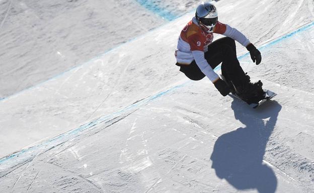 Regino se enfunda de nuevo el casco