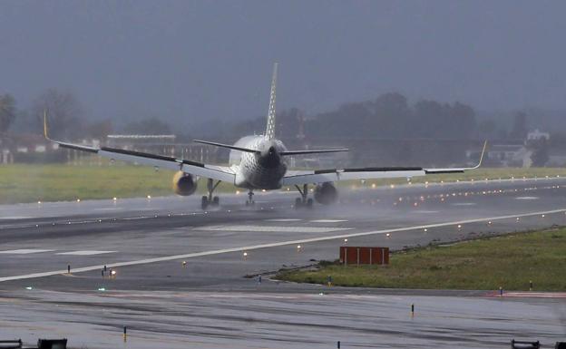 Aterrizajes de infarto en el aeropuerto de Málaga por el temporal de lluvia y viento