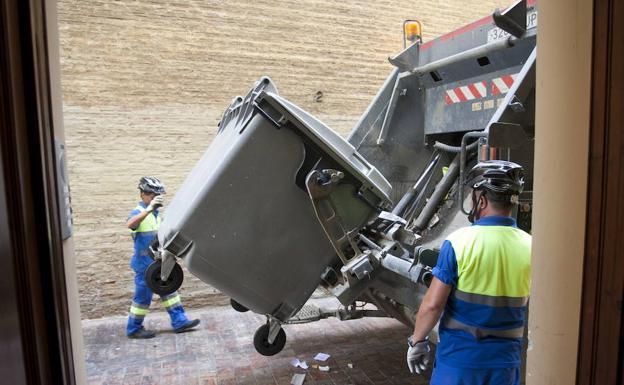 El Ayuntamiento reorganizará la recogida de basura con la nueva Limasa