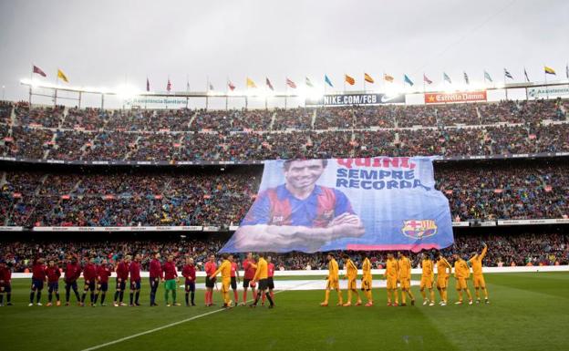 Último homenaje del Camp Nou a Quini