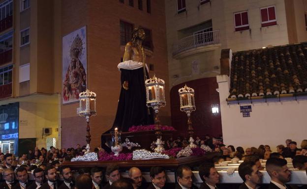 Los primeros nazarenos recorren las calles de Málaga