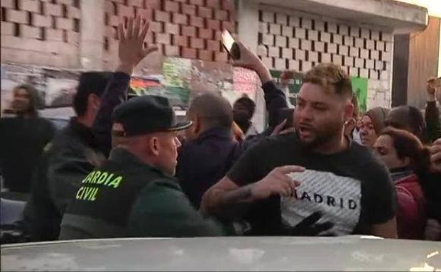 En vídeo: Increpan a Ana Julia Quezada a la salida de la reconstrucción de los hechos