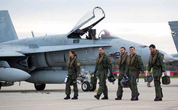 Los cazas F-18, de maniobras áereas en Málaga