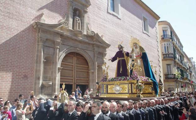 La Cofradía de la Sagrada Cena adelanta el traslado a las nueve y cuarto de la mañana de este sábado por el riesgo de lluvia