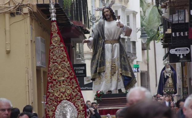 La Cena cambia su modelo de traslado y el recorrido para evitar la lluvia