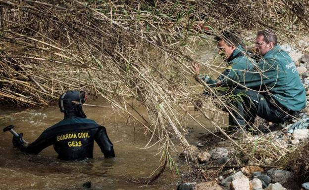 Desaparecido un guardia civil malagueño mientras rescataba a una pareja en un arroyo