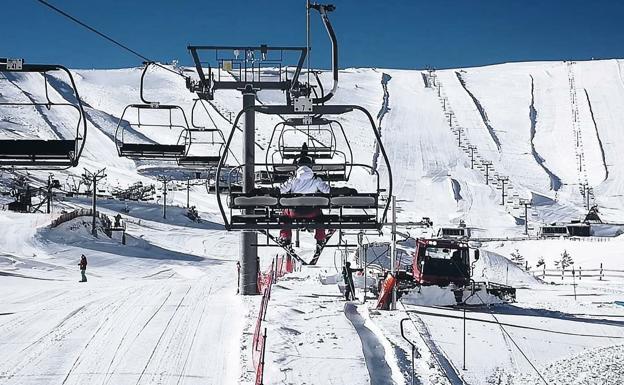 La magia de la nieve que envuelve a Valdesquí