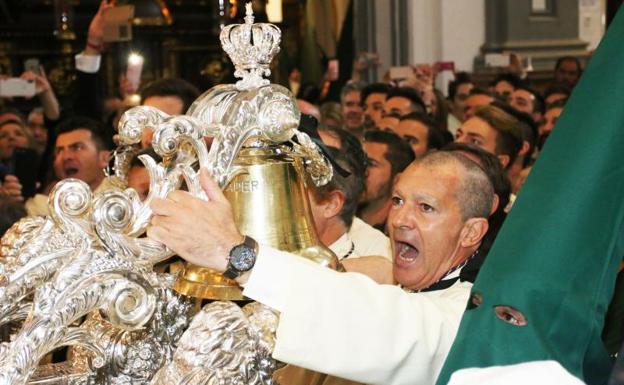 ¿A quién recordaba el crespón negro de la Virgen de Lágrimas y Favores?