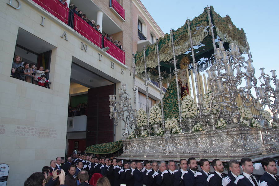 Estudiantes procesiona en el Lunes Santo de Málaga