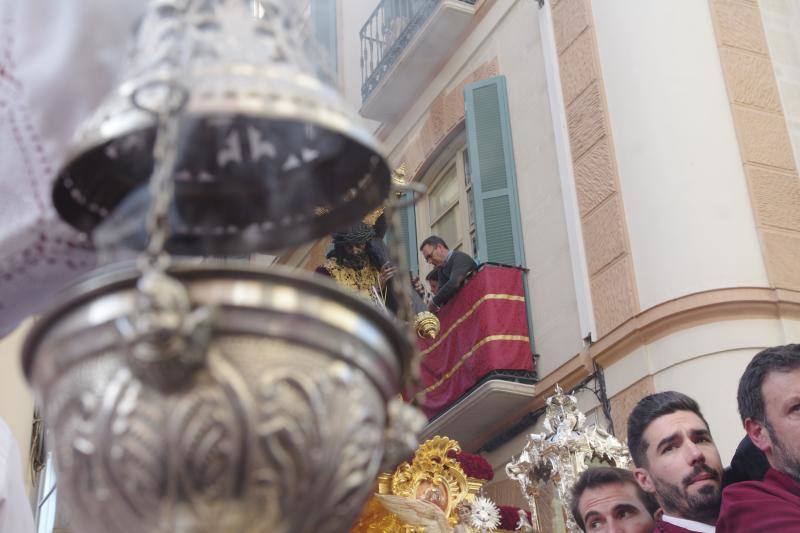 Salida en procesión del Nazareno de Viñeros y Virgen del Traspaso y Soledad en Málaga